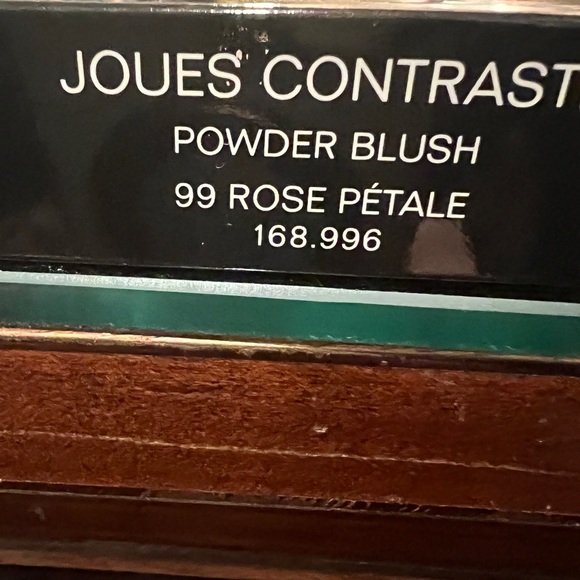 CHANEL Powder Blush - Rose Pétale with Black Case - Picture 1 of 5